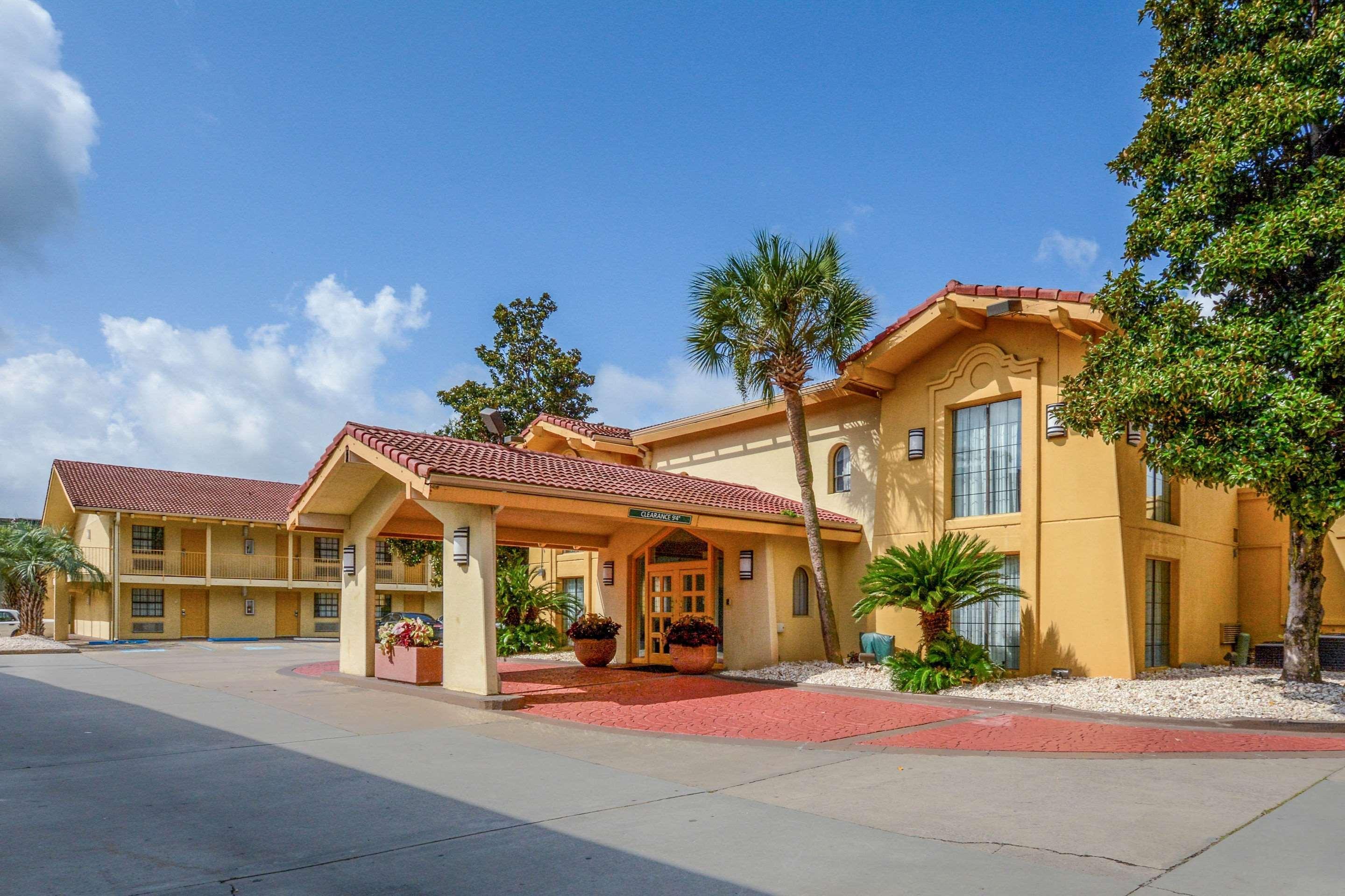 Quality Inn & Suites North Charleston - Ashley Phosphate Exterior photo